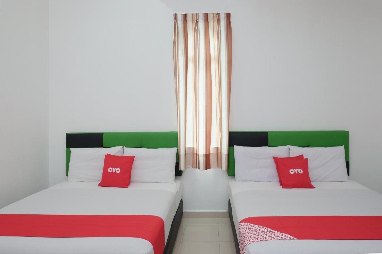 Oyo 90005 Dc Villa Guest House Куала Ромпин Екстериор снимка