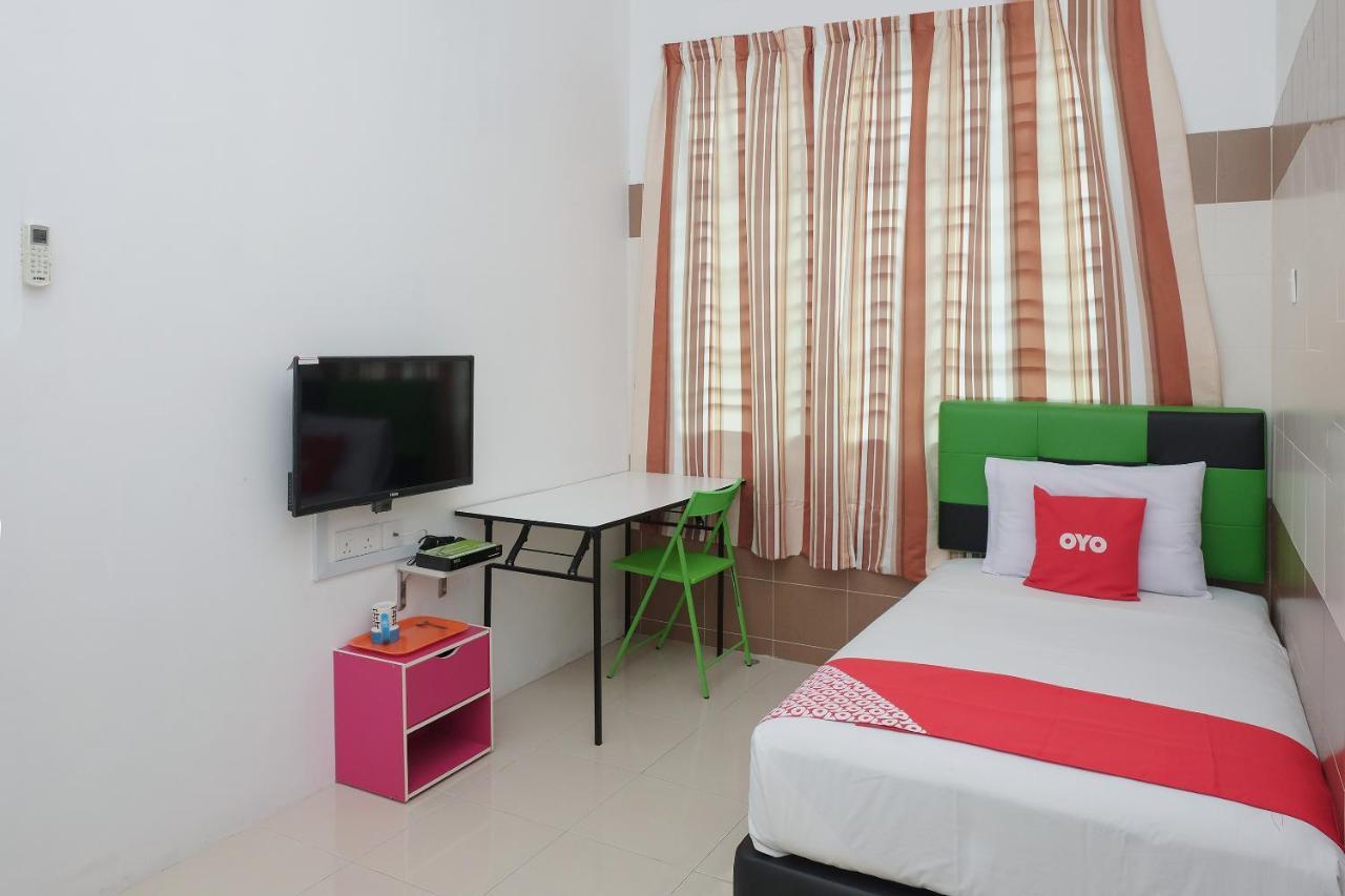 Oyo 90005 Dc Villa Guest House Куала Ромпин Екстериор снимка