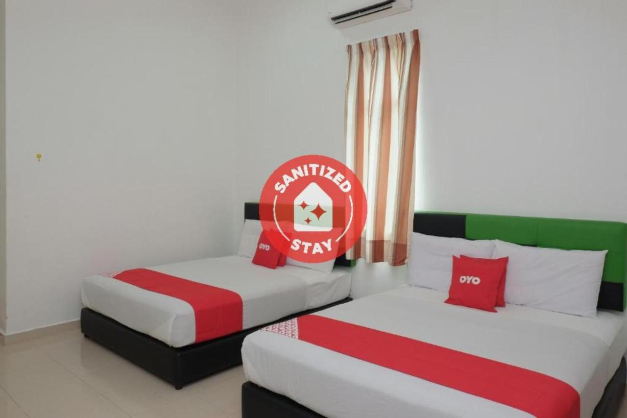 Oyo 90005 Dc Villa Guest House Куала Ромпин Екстериор снимка