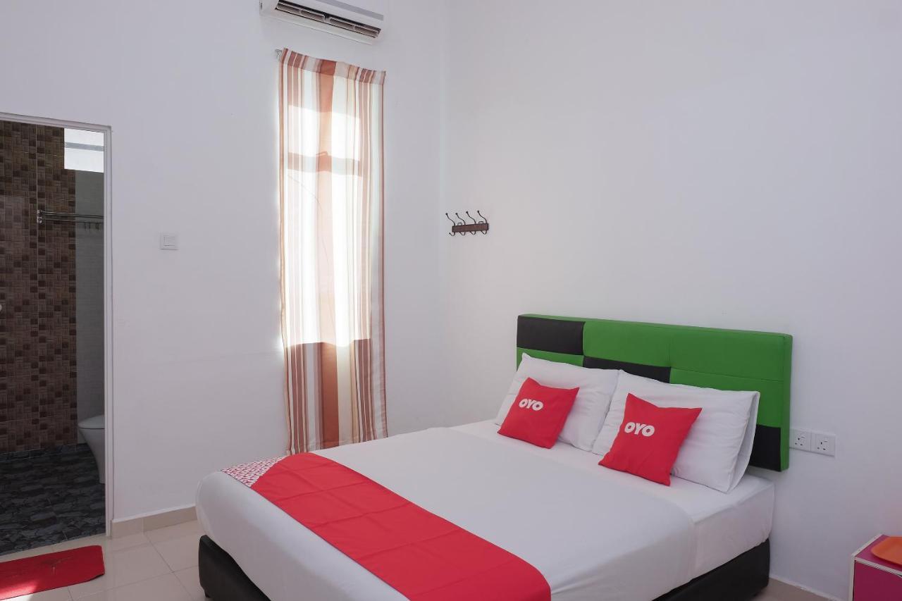 Oyo 90005 Dc Villa Guest House Куала Ромпин Екстериор снимка