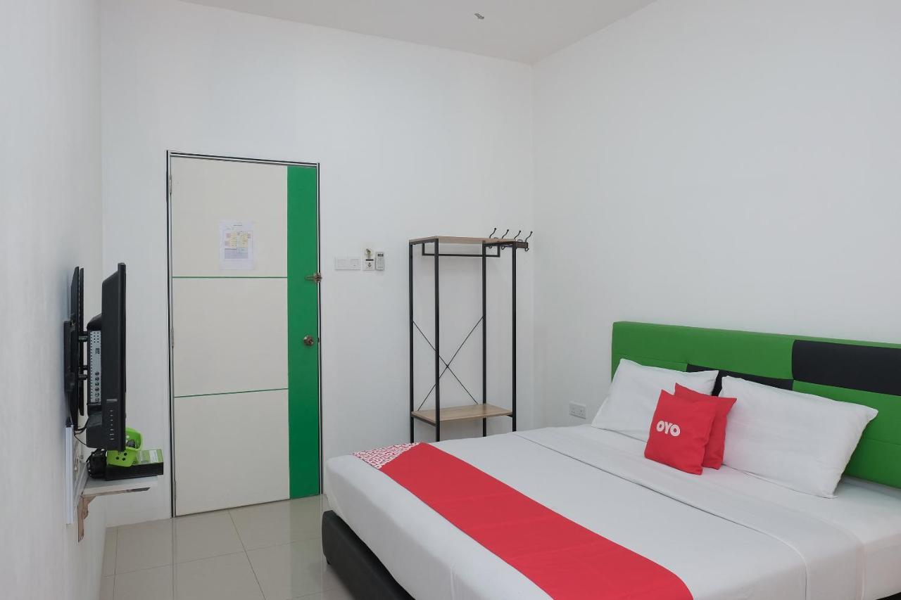 Oyo 90005 Dc Villa Guest House Куала Ромпин Екстериор снимка