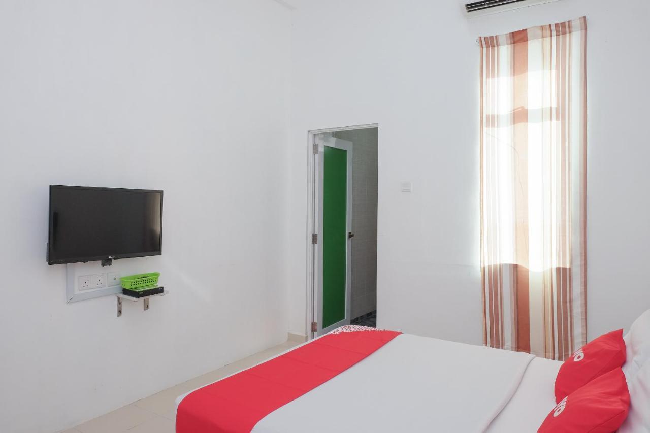 Oyo 90005 Dc Villa Guest House Куала Ромпин Екстериор снимка