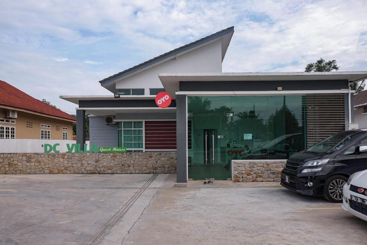 Oyo 90005 Dc Villa Guest House Куала Ромпин Екстериор снимка