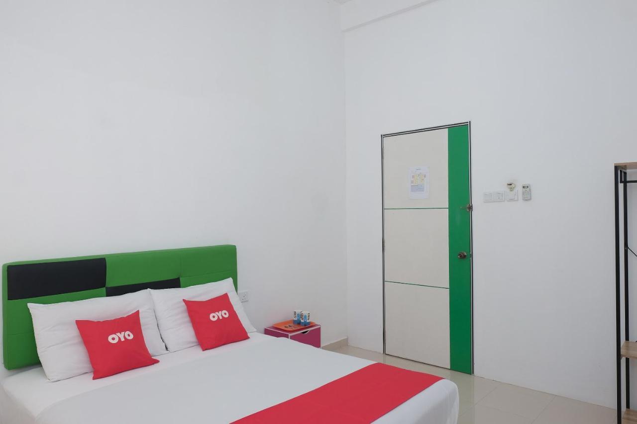 Oyo 90005 Dc Villa Guest House Куала Ромпин Екстериор снимка