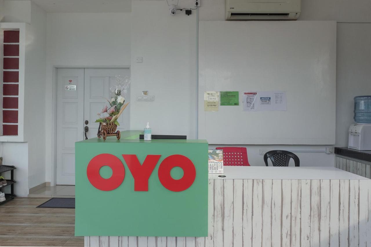Oyo 90005 Dc Villa Guest House Куала Ромпин Екстериор снимка